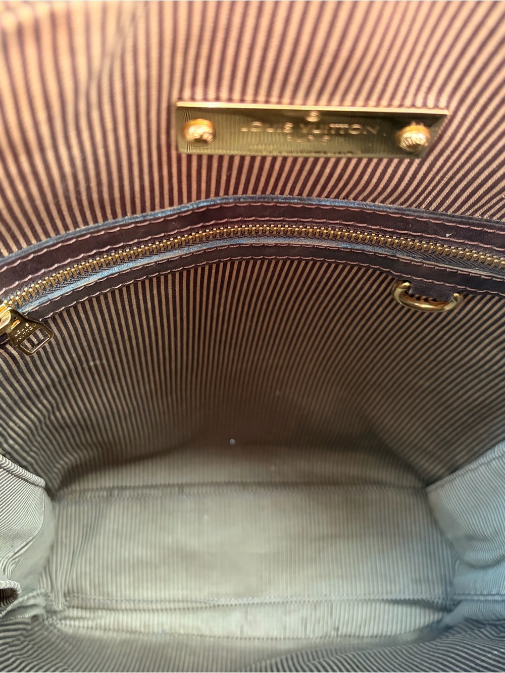 Louis Vuitton Bequia Porte Document Vertical bag - Picture 8 of 16